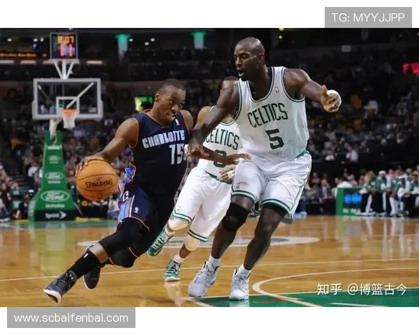 加内特高位策应拉开空间与邓肯内线硬吃效率截然不同