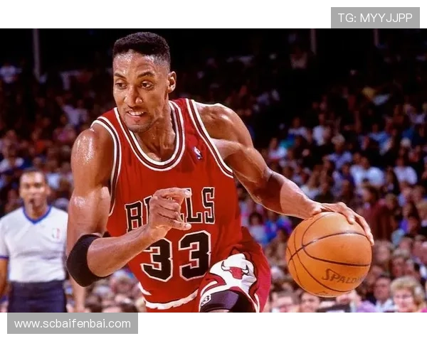 皮蓬无球跑动牵制防守，改变公牛进攻结构